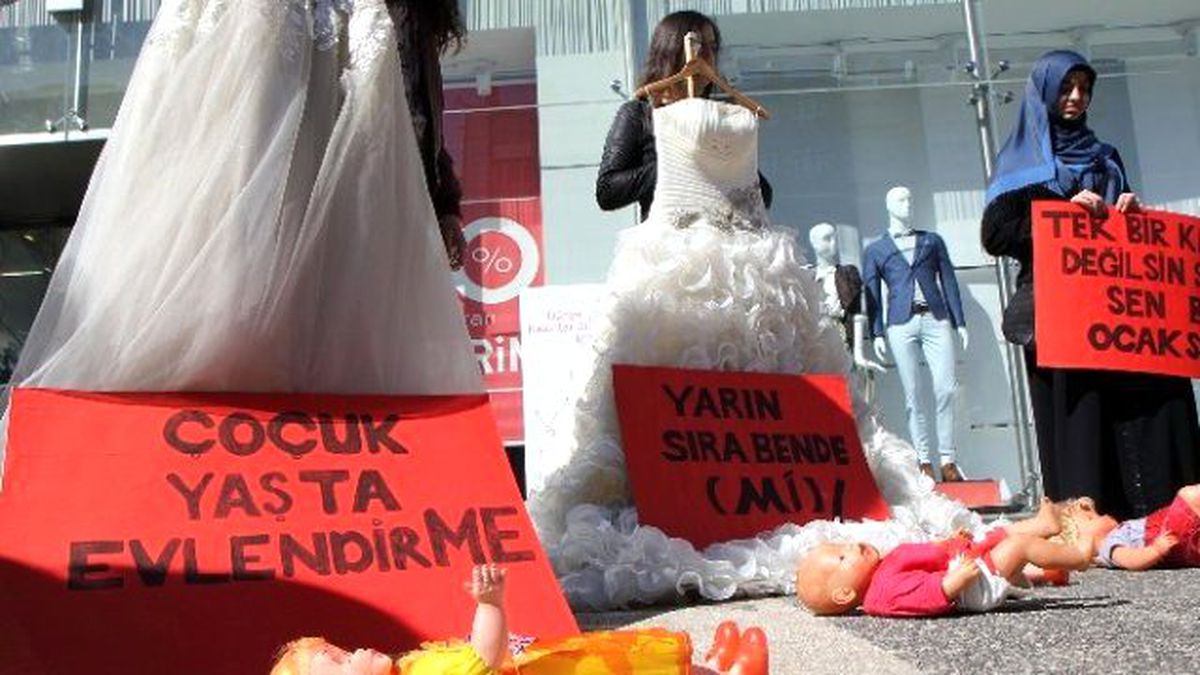 Ülkücü Gençler Kadına Şiddeti Protesto Etti