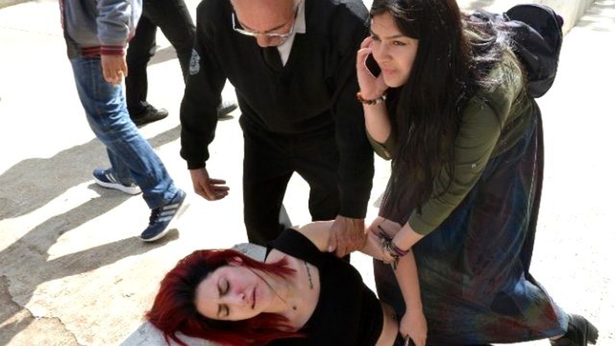 Üniversiteli Kız Öğrenciye Dayak