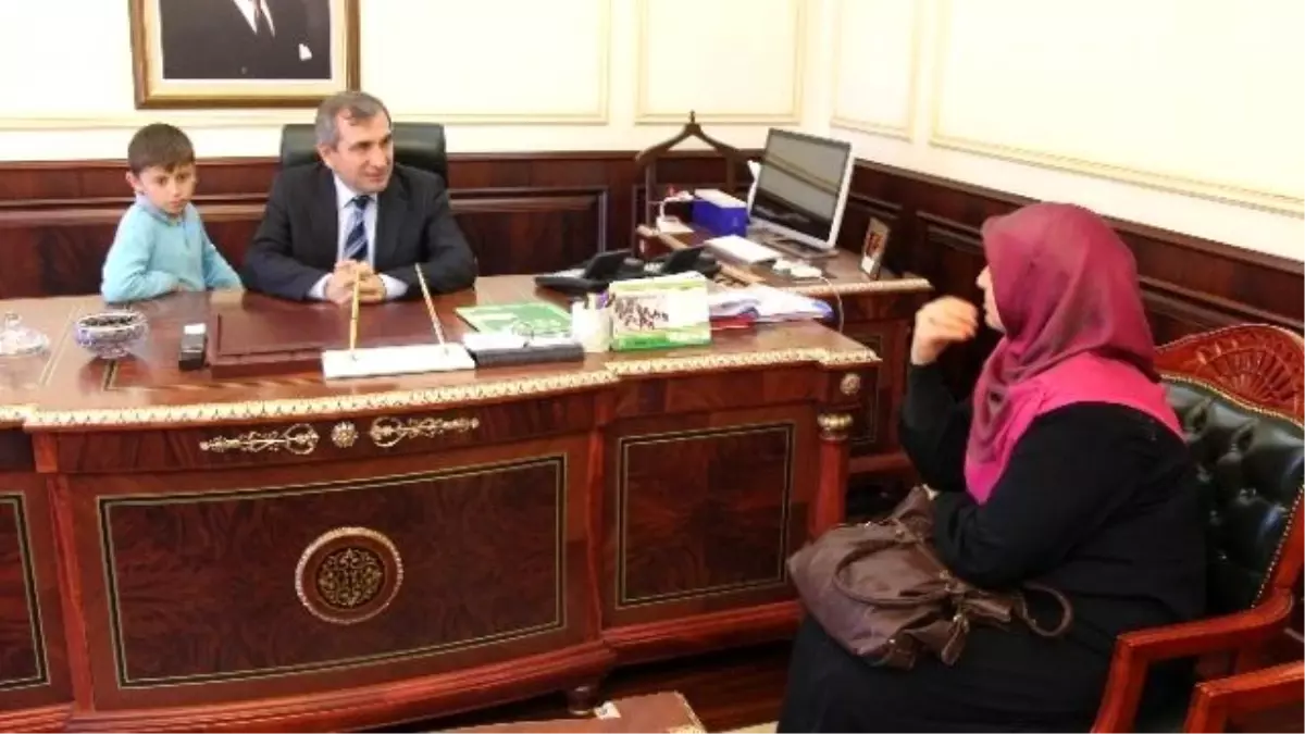 Yaralı Köpeği Acil Servise Götüren Ömer Faruk Yaptığı İyiliğin Karşılığını Bir Bir Alıyor