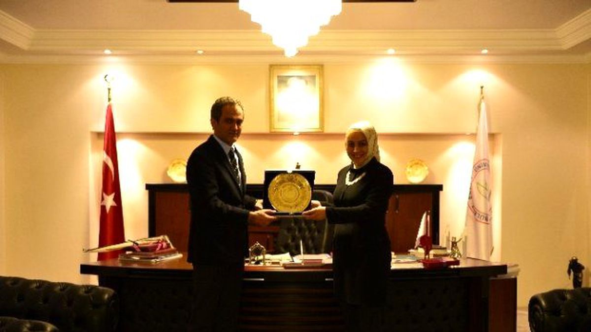 Zeynep Sevde Paksu Beü\'de Çocuk Edebiyatı\'nı Anlattı
