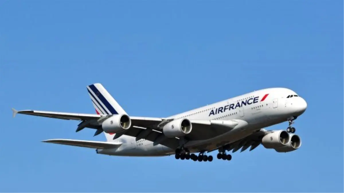 İstanbul\'dan Kalkan Air France Uçağında \'Kaçak Bebek\' Alarmı