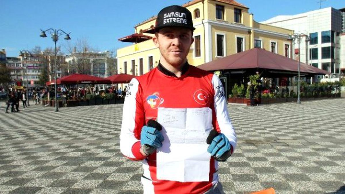 Akrobat Bisikletçinin Başı Cezalarla Dertte