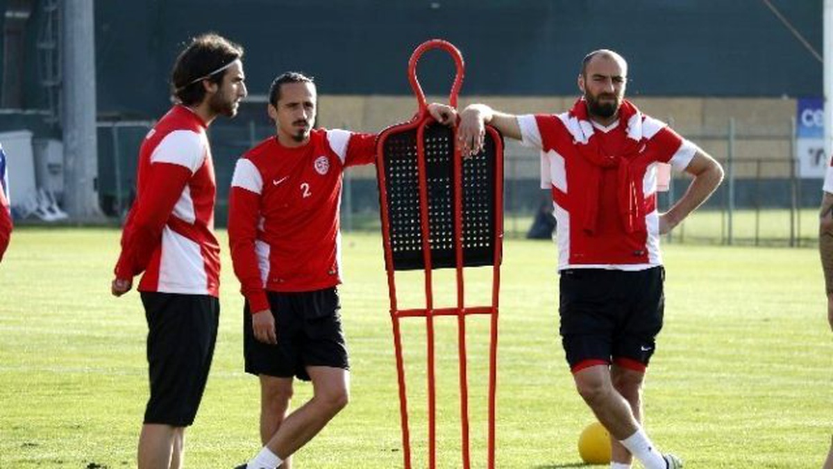 Antalyaspor\'da Kırmızı Kart Gören İki Futbolcuya Ceza
