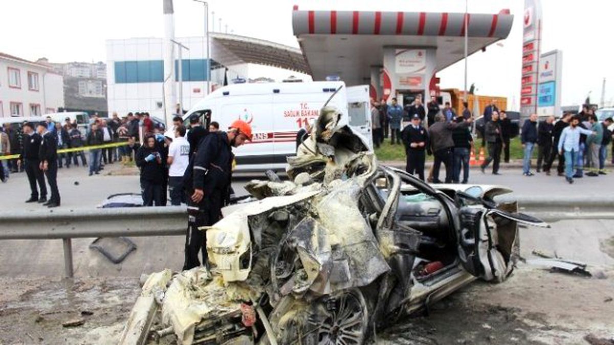 Aşırı Hız İki Gencin Sonu Oldu