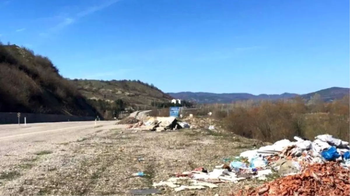 Bartın\'da Gelişigüzel Atılan Çöpler Çevre Kirliliğine Neden Oluyor