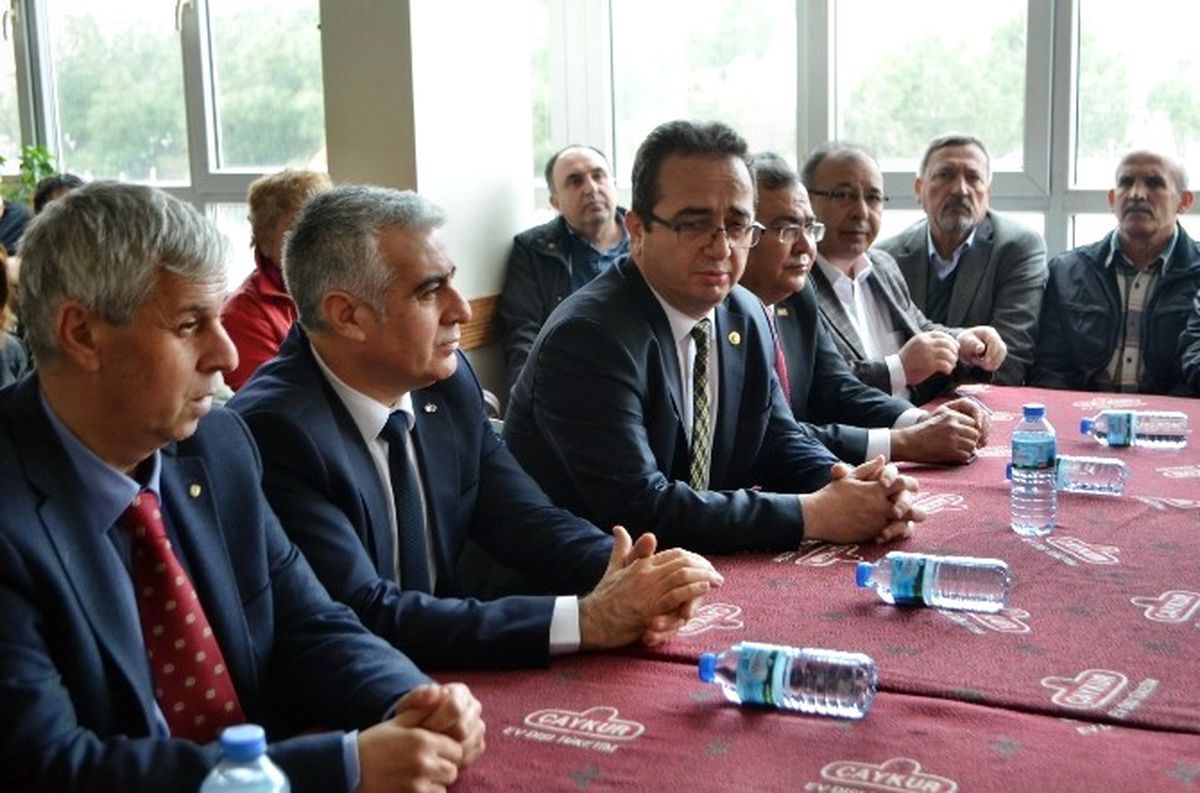 CHP\'li Bülent Tezcan, Söke\'de Partilileriyle Bir Araya Geldi