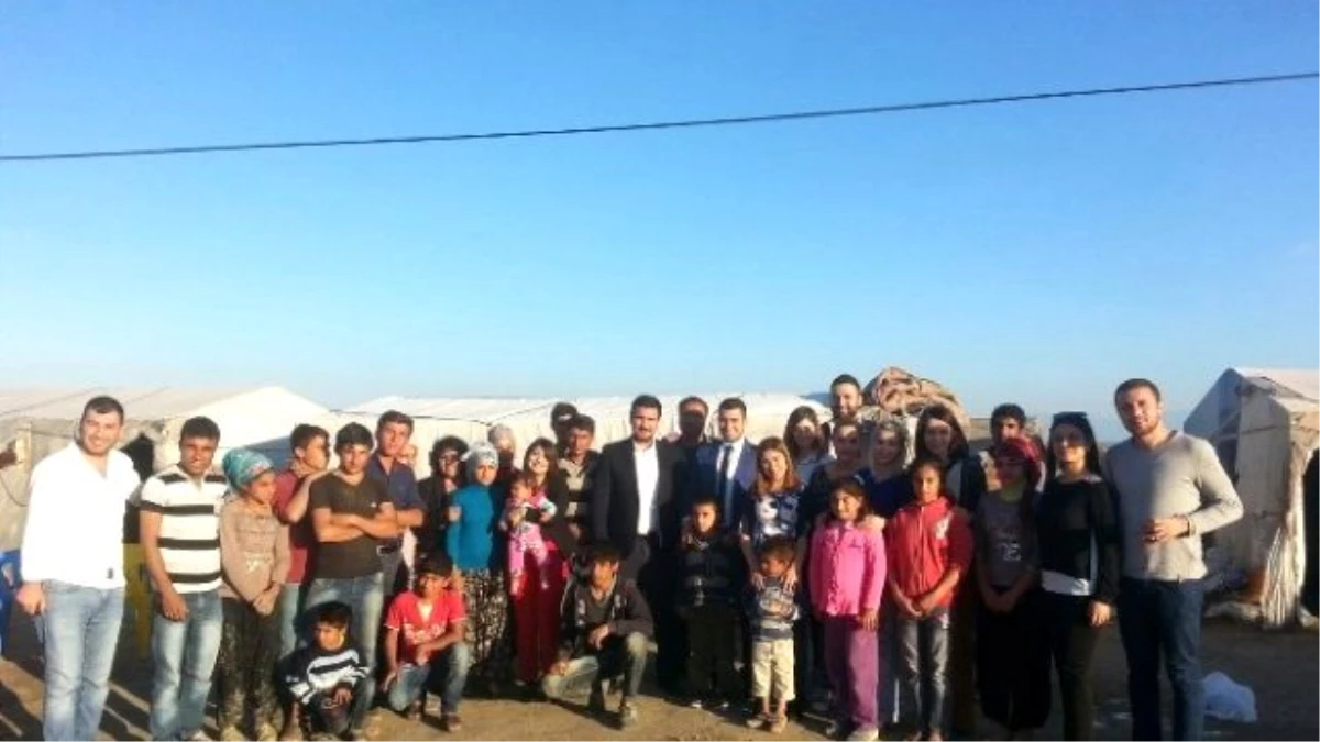 CHP\'li Gençlerden Çadırda Yaşayan Çocuklara Yardım