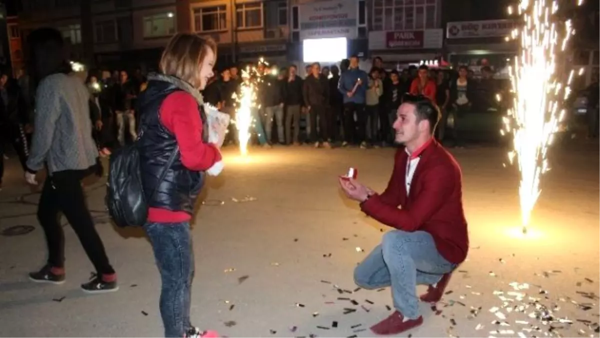 Çılgın Aşıktan Romantik Evlilik Teklifi