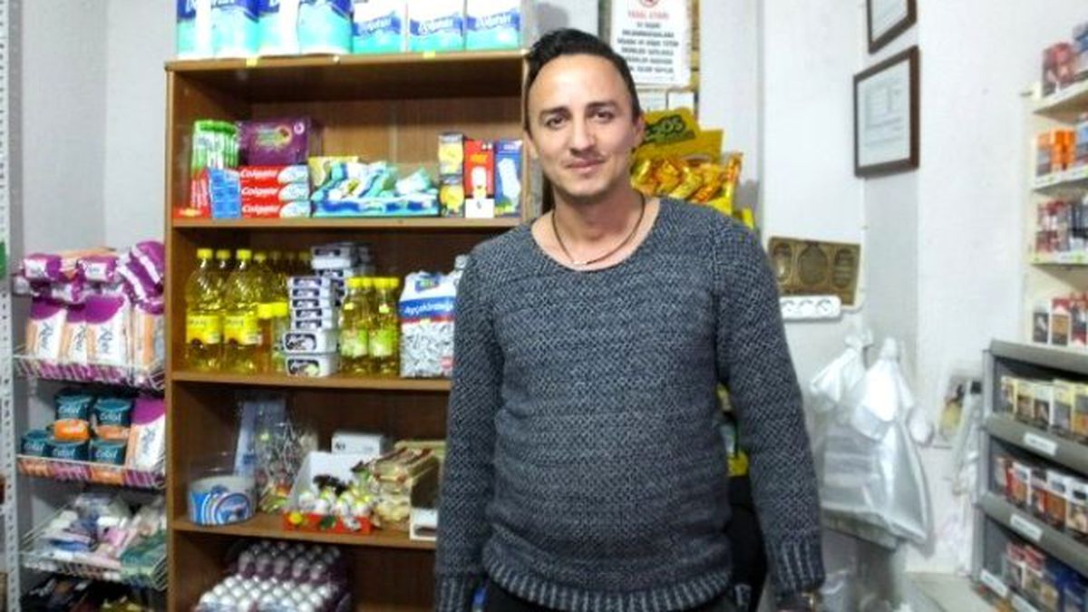 Dedesinin Anısına Bakkal Dükkanı Açtı