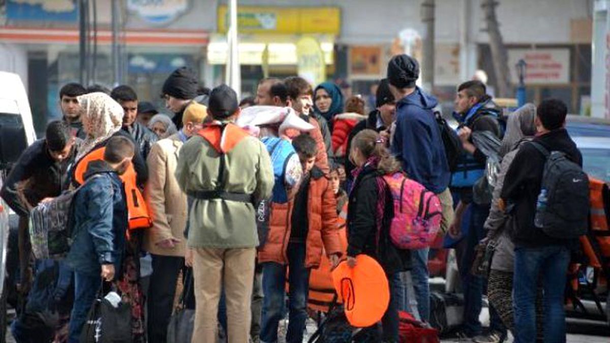 Dikili Açıklarında 54 Mülteci Yakalandı