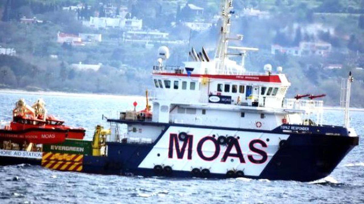 Ege\'de Mülteci Geçişleri Sürüyor