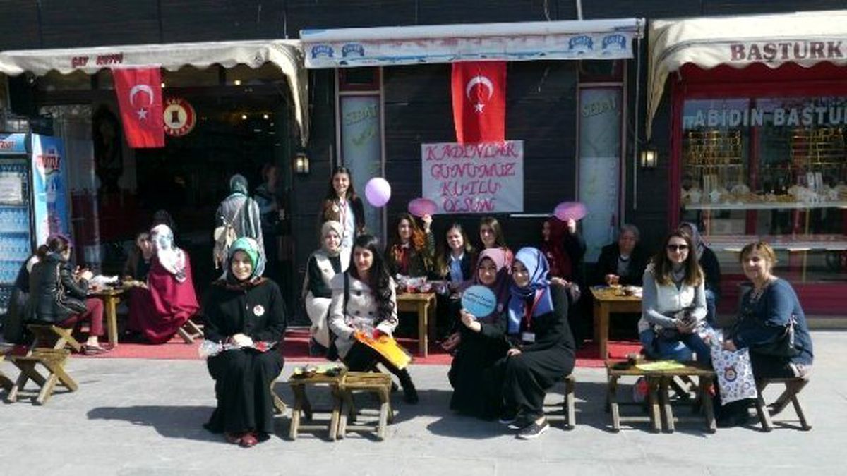 Erzincan\'da Kadınlar Çay Ocağını Kapattı