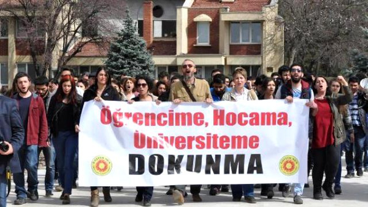 Eskişehir\'de Eğitim-Sen Üyeleri Rektörlüğe Yürüdü
