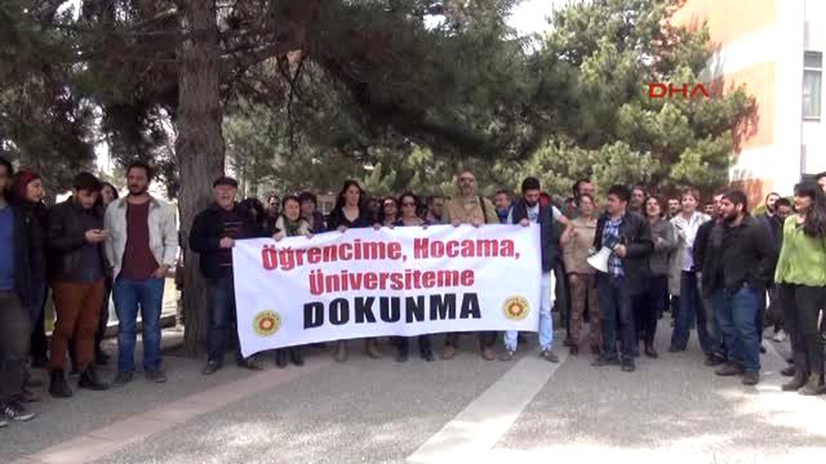 Eskişehir\'de Eğitim-Sen Üyeleri Rektörlüğe Yürüdü