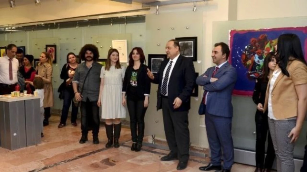 Esogü Sanat Galerisi\'nde 8 Mart Dünya Kadınlar Günü Sergisi Açıldı