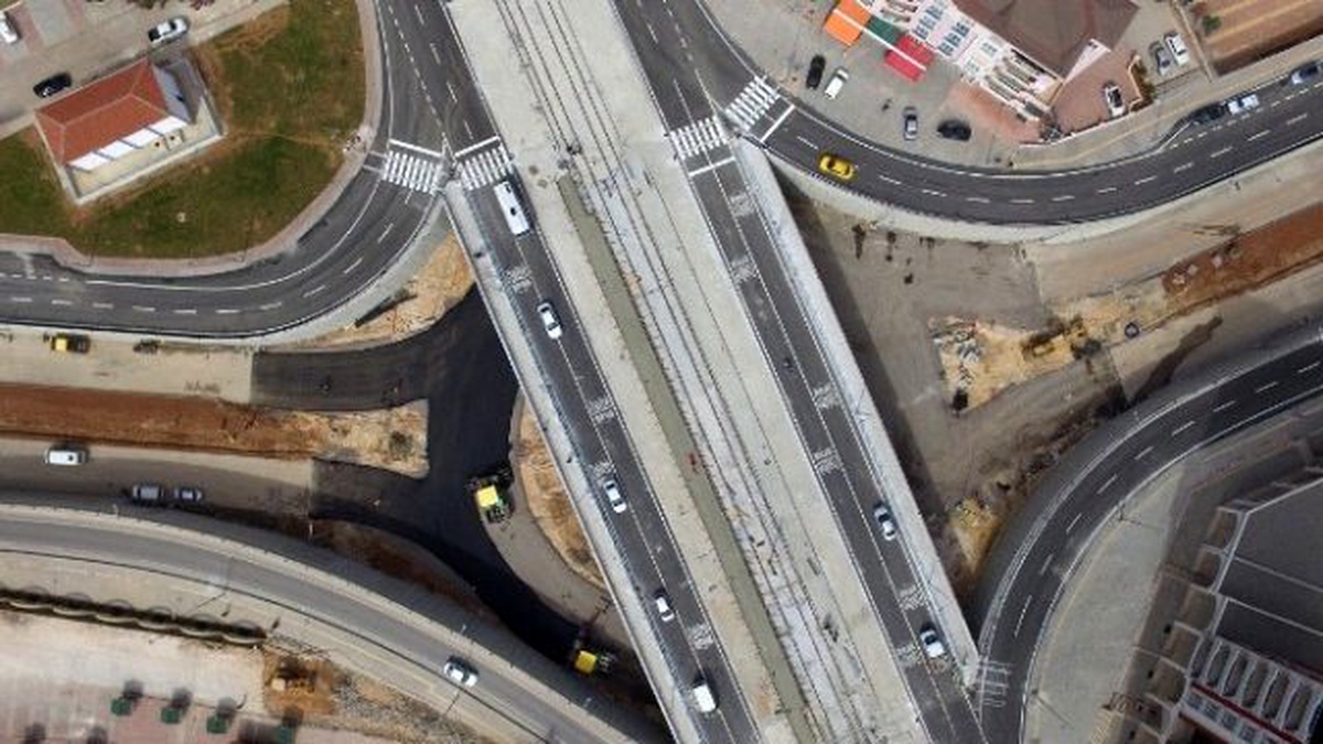 Karataş Köprülü Kavşakta Geçişler Başladı