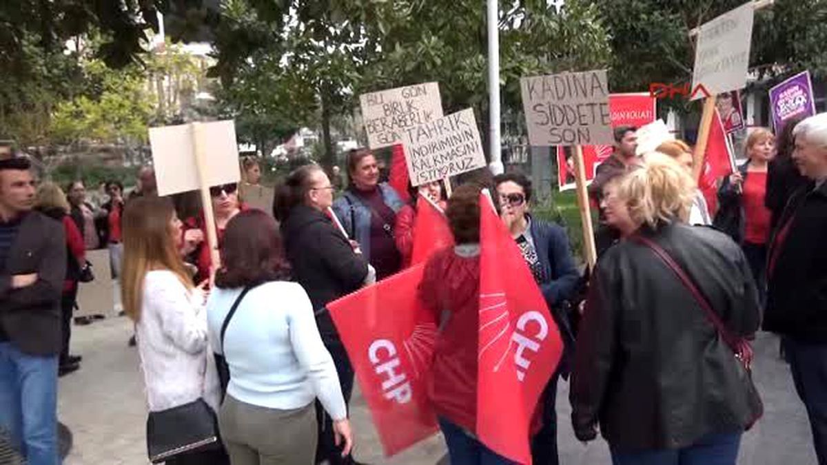 Manisa\'da CHP\'li Kadınlardan Özgecan Yasası İçin Oturma Eylemi