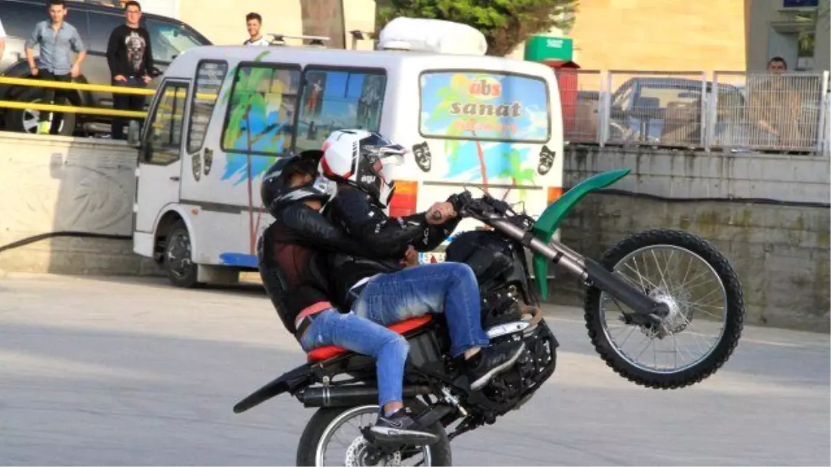 Gaziantep\'te Motosiklet Üzerinde Tehlikeli Yolculuk