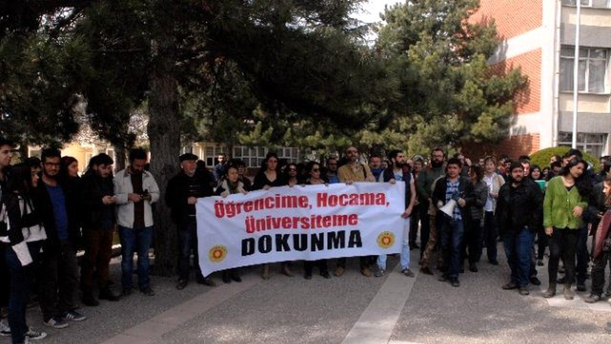Öğrenci ve Akademisyenlerden \'Üniversiteme Dokunma\' Yürüyüşü