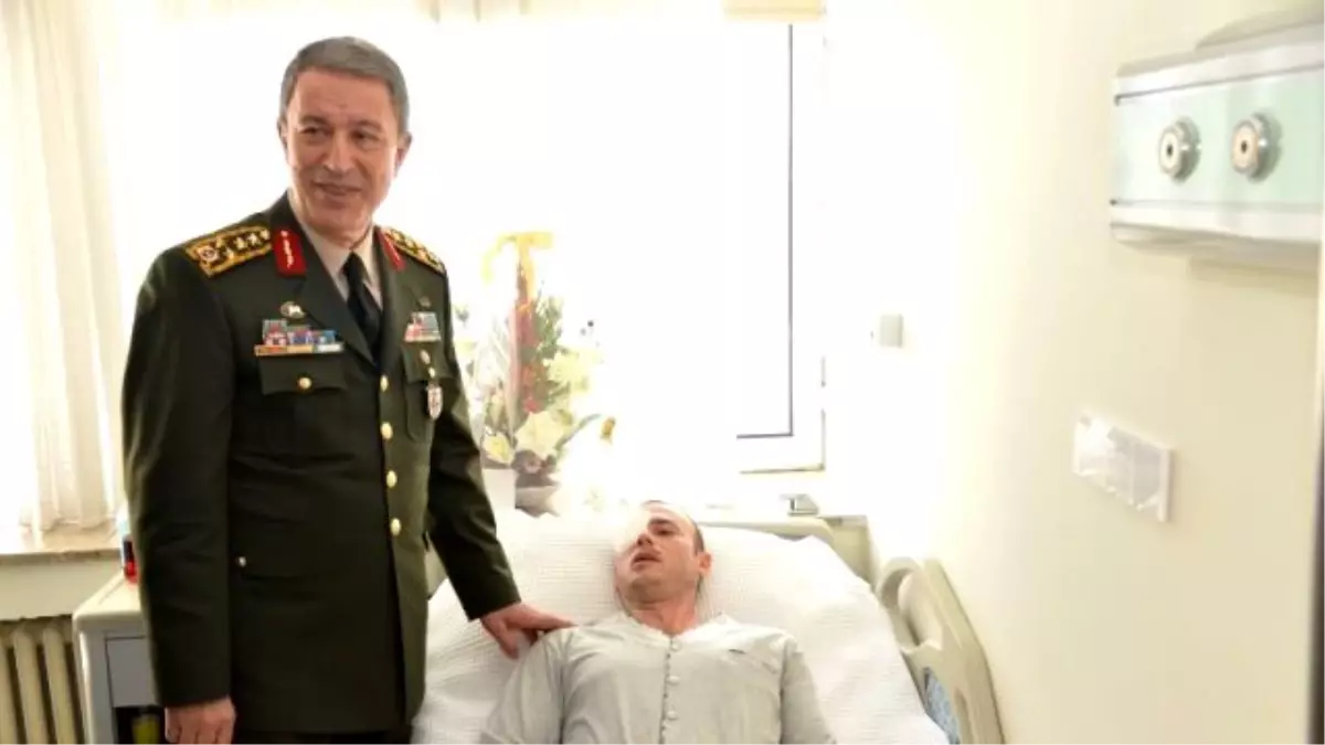 Orgeneral Akar\'dan Yaralı Askerlere Ziyaret