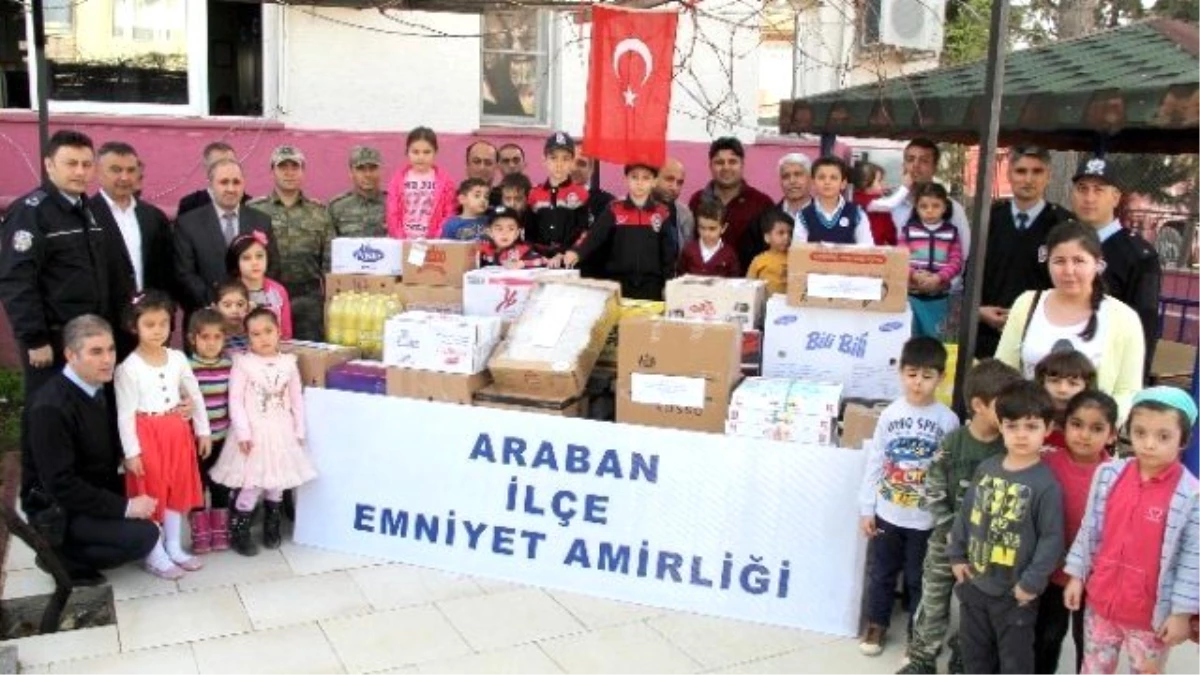 Polis ve Polis Eşlerinden Sur\'da Görev Yapan Polislere Gıda Yardımı