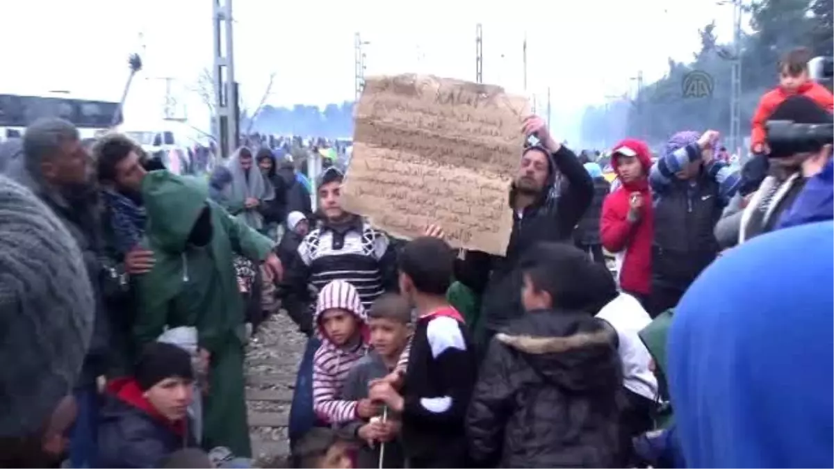 Sığınmacılar, Demiryolunu Kapatarak Sınırların Kapatılması Kararına Tepki Gösterdi - İdomeni