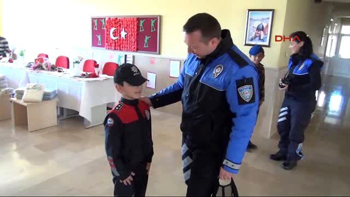 Sivas\'ta Minik Yüreklerden Asker ve Polislere Anlamlı Destek
