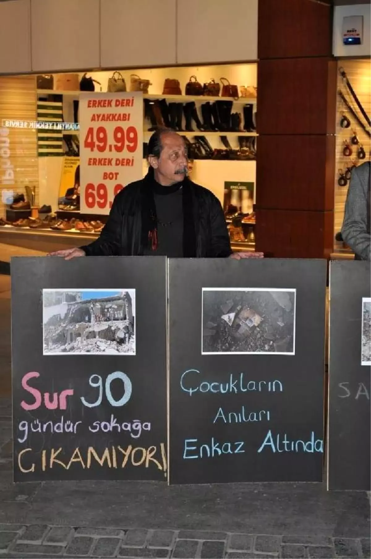 Sokağa Çıkma Yasaklarına Sessiz Eylem