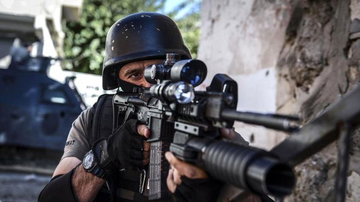 Yüksekova'da Operasyon! İlçe, Silah ve Patlama Sesleriyle İnliyor