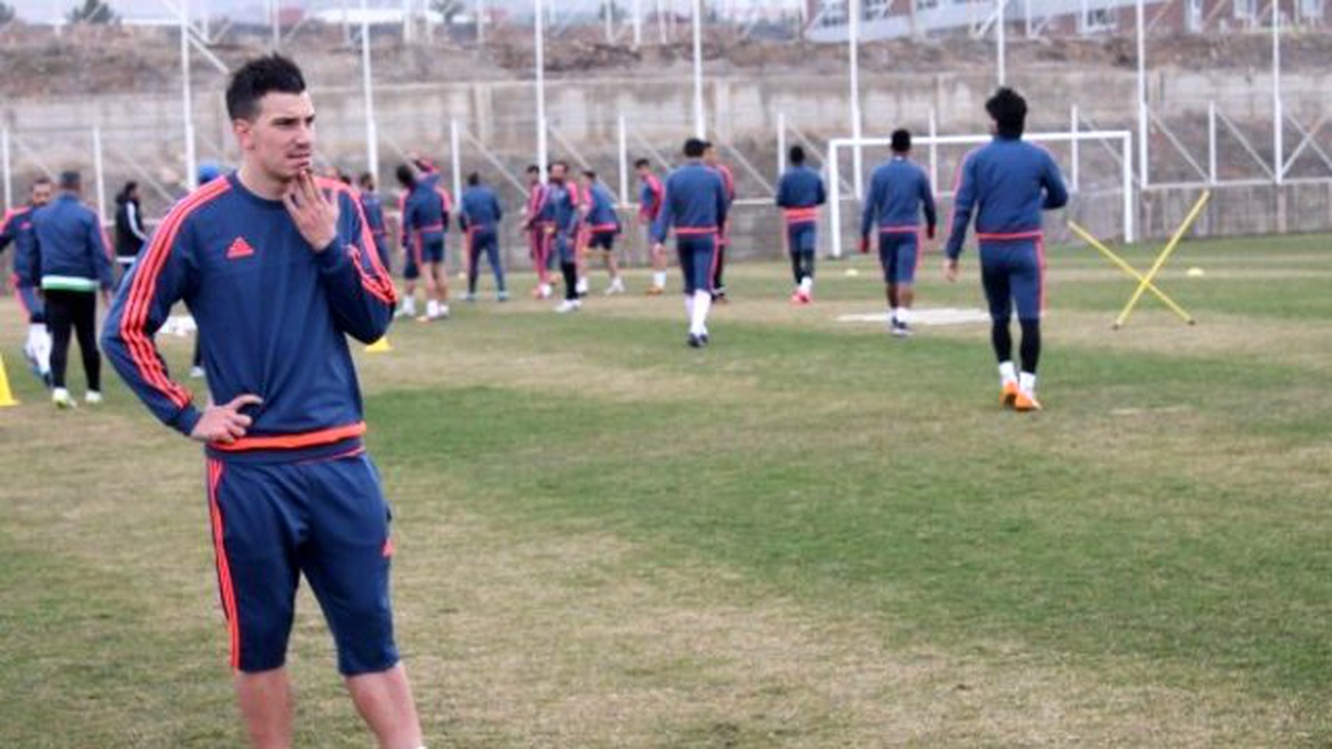 Alima Yeni Malatyaspor\'da Sandro Gotal Kadro Dışı Bırakıldı