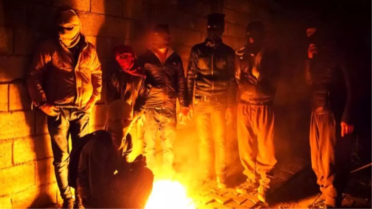 Diyarbakır Halkı PKK\'ya İsyan Etti! Hendek Kazdırmadılar