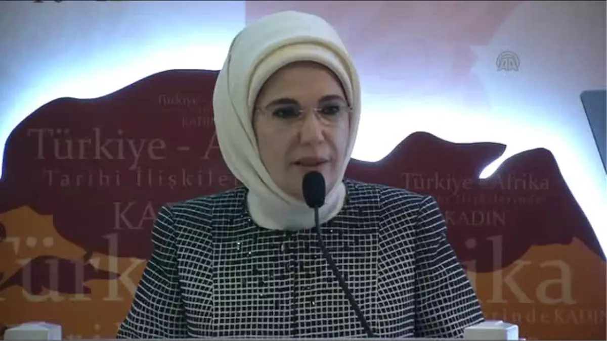 Emine Erdoğan Afrika\'ya Ait Yöresel Yemeklerin Bulunduğu Stantları Gezdi