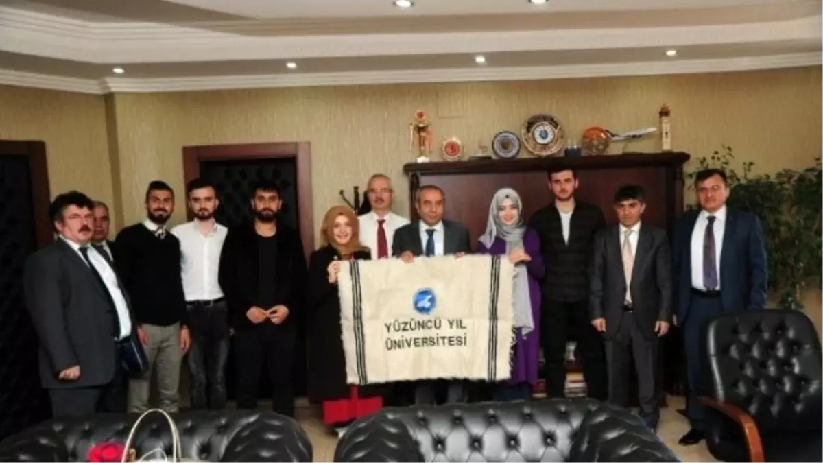 Esenyurt Üniversitesi Öğrencilerinden Rektör Battal\'a Ziyaret