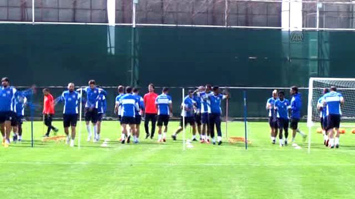 Antalyasporlu Futbolcular Eto'o'nun Kafasında Yumurta Kırdı