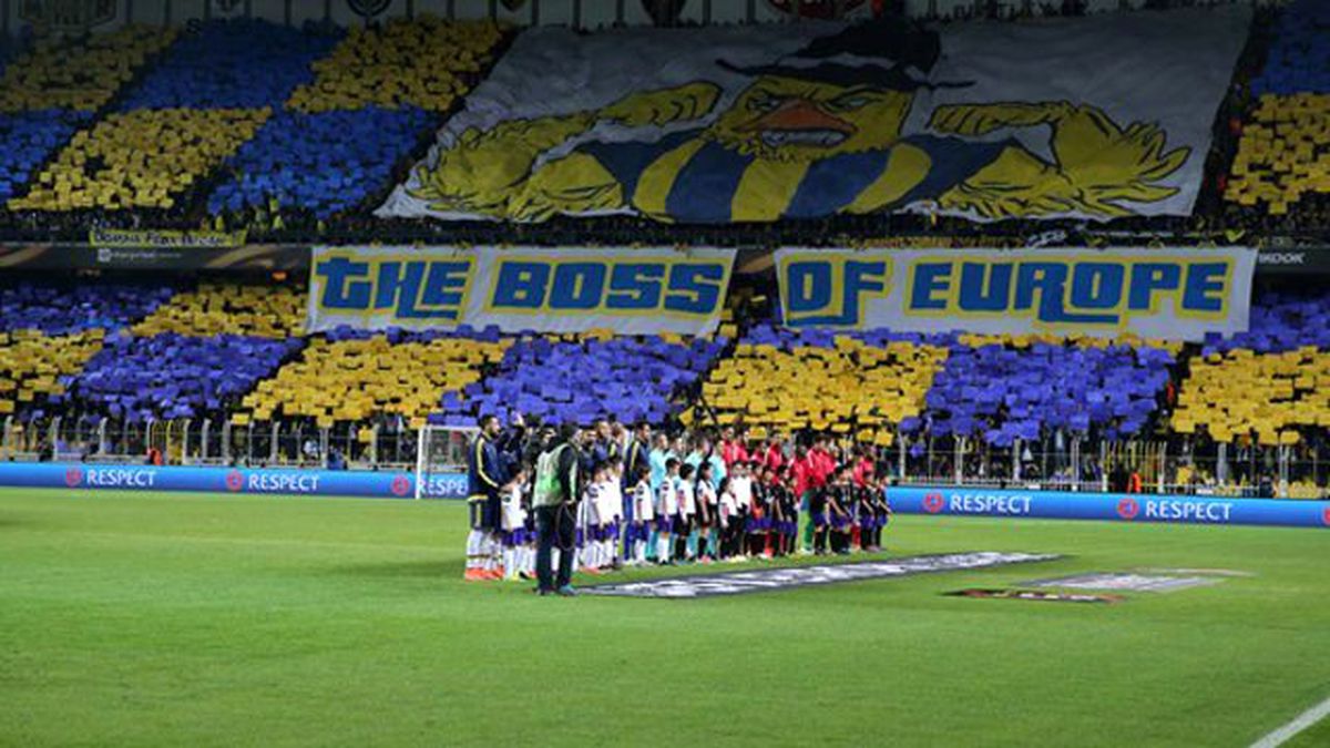 Fenerbahçeli Taraftarlardan 'The Boss of Europe' Koreografisi