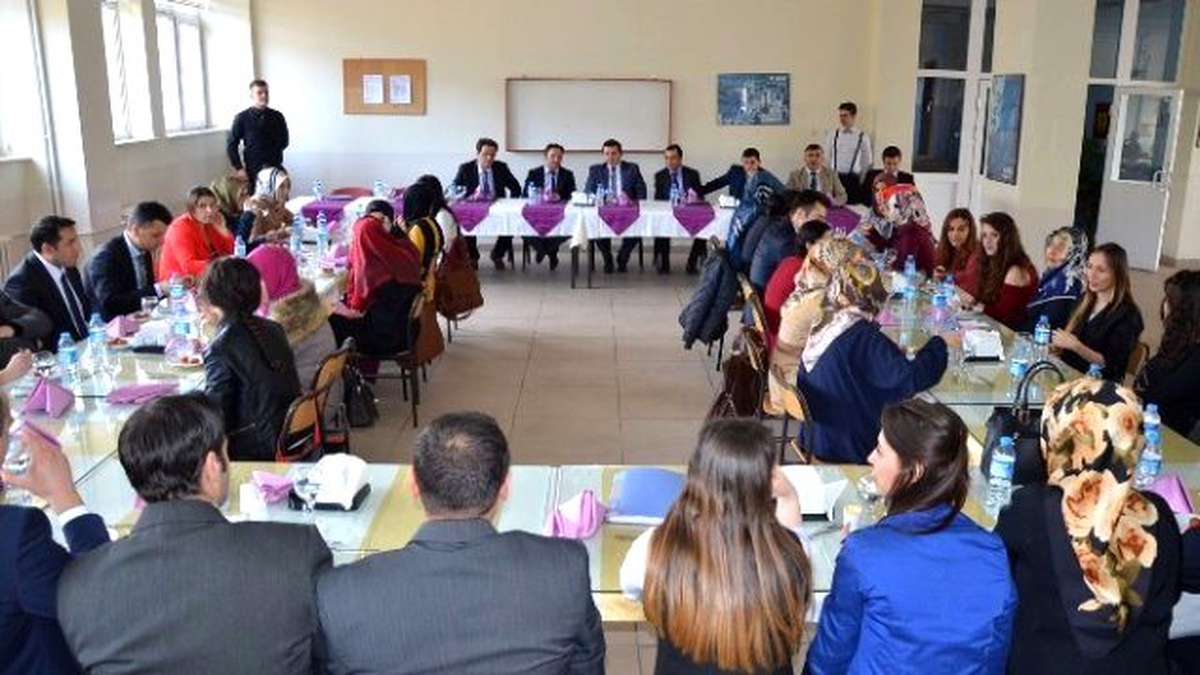 Göreve Yeni Atanan Öğretmenler Yemekte Bir Araya Geldi