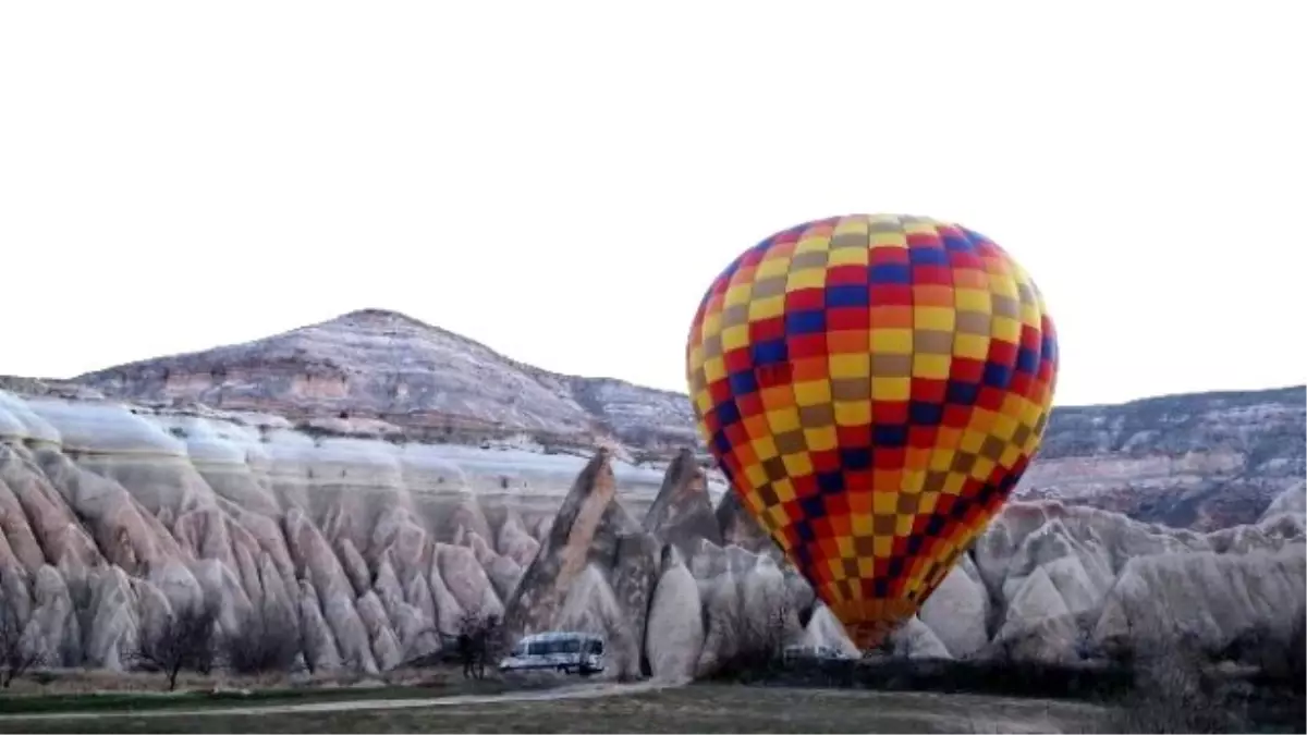 Kapadokya\'da Balon Uçuşları İptal Edildi