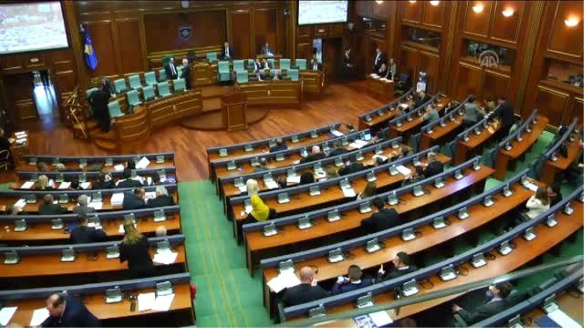 Kosova Meclisinde Yeniden Gaz Bombası Atıldı
