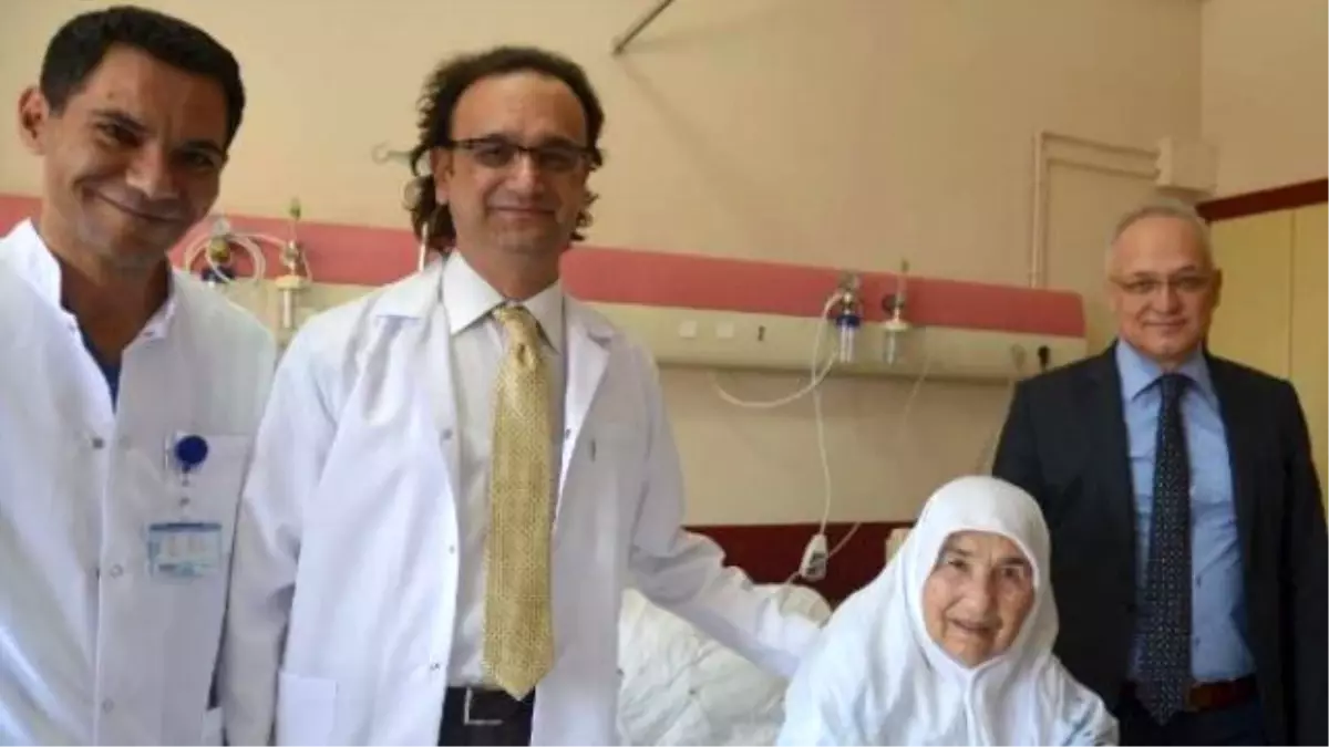 Kütahya\'da Anne Oğluna Böbreğini Verdi