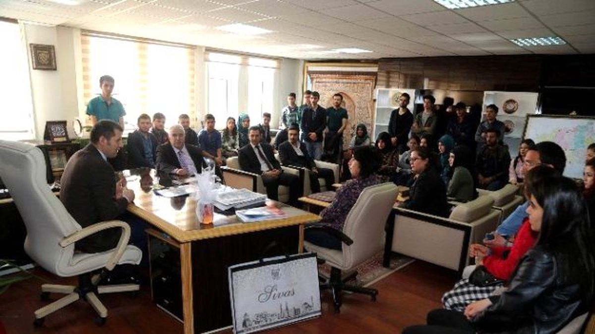 Öğrenciler Yerel Yönetimleri Yerinde Öğrendi