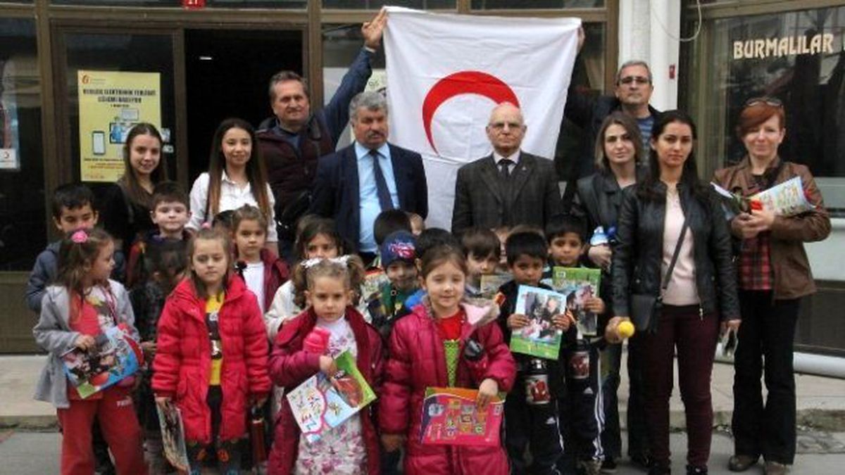 Öğrencilerden "Gönül Örgüsü; Her İlmek Bir Mutluluk Demek" Kampanyasına Yardım
