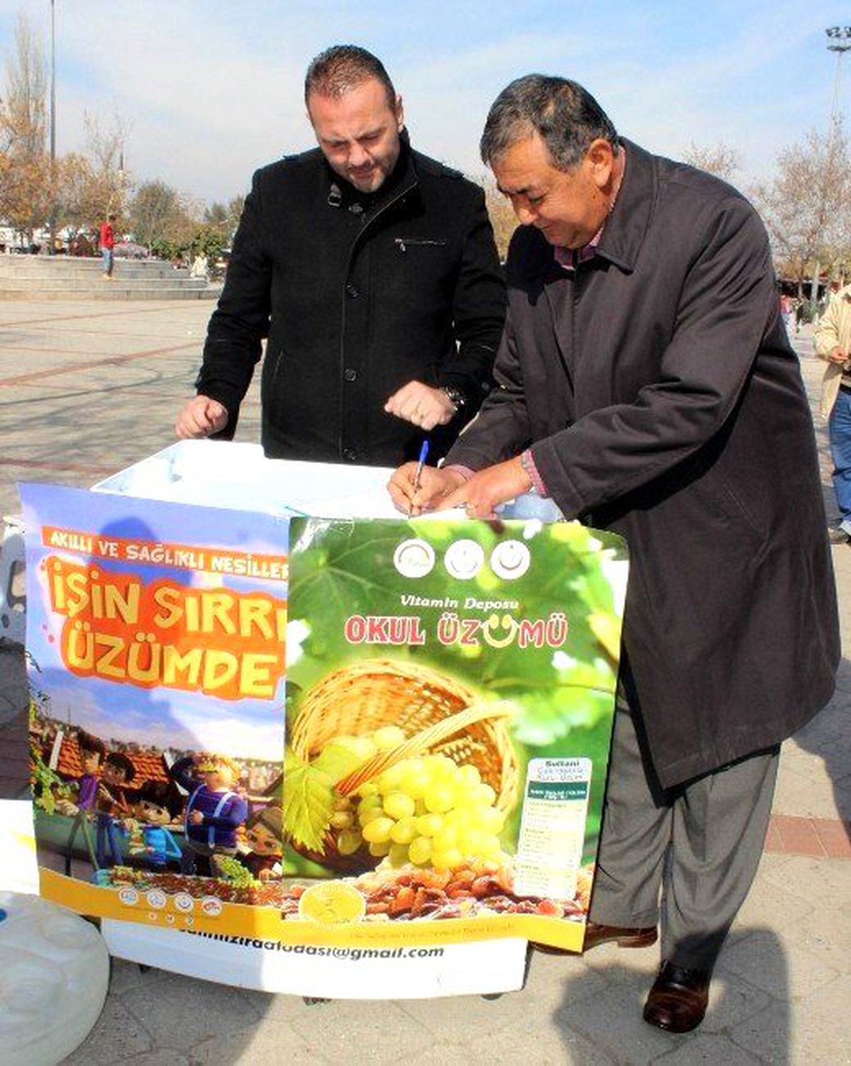 Okul Üzümü, Akıl Üzümü İçin Salihli\'den 5 Bin 400 İmza