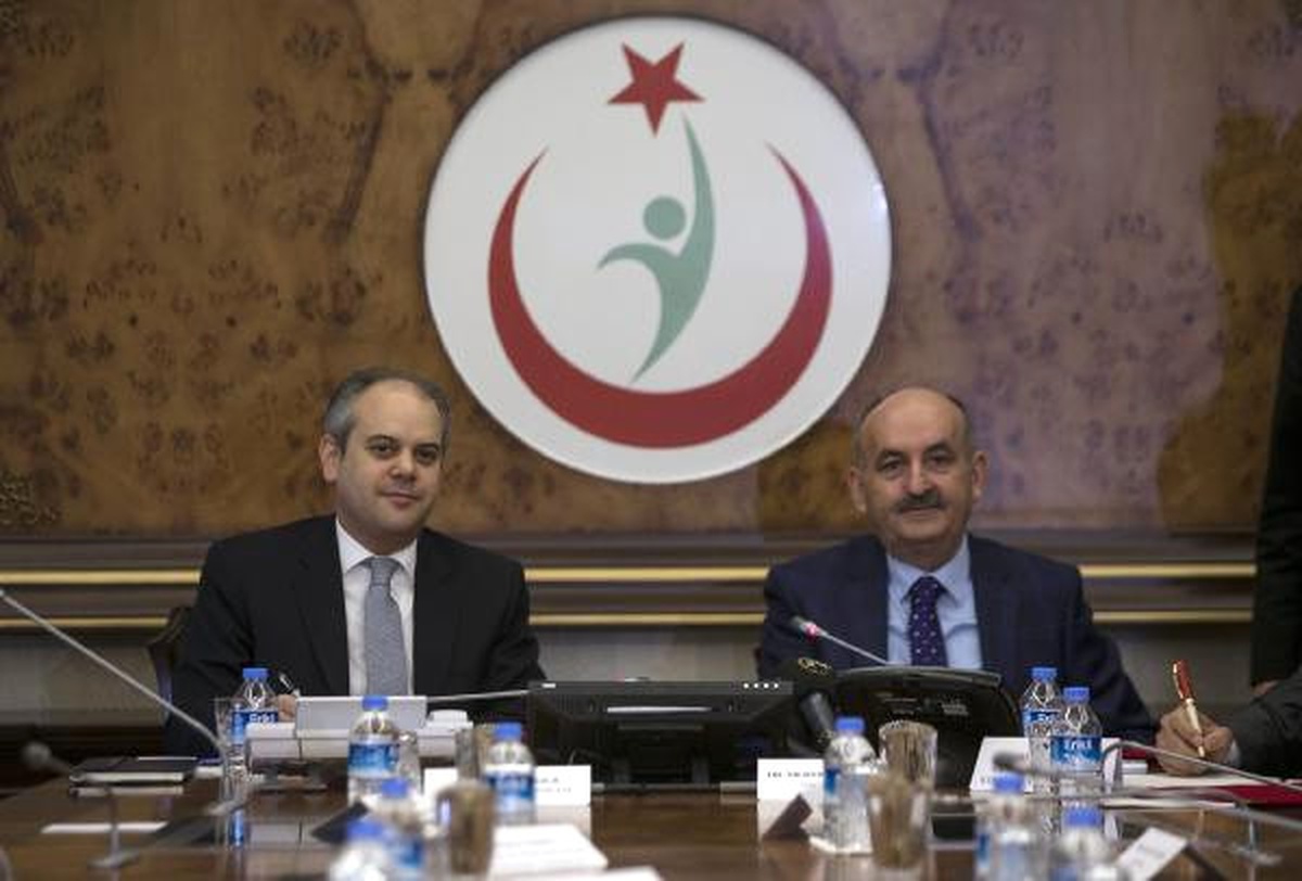 Sağlık Bakanı Mehmet Müezzinoğlu : Spor Yapılan Alanlarda Mutlaka İlk Yardım Sertifikası Olan Biri...