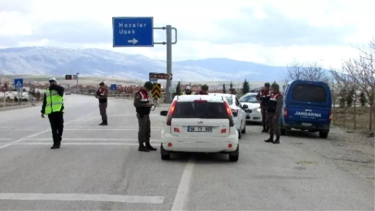 Sandıklı\'da Jandarma ve Polisten Ortak Güvenlik Uygulaması