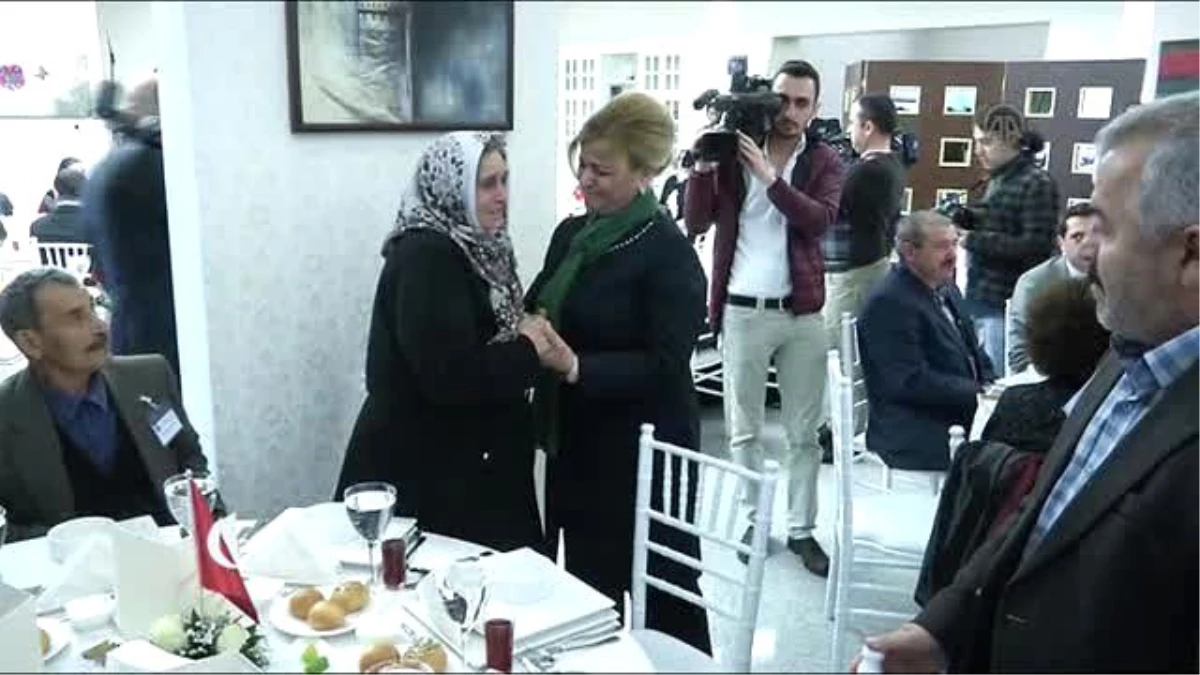 Sare Davutoğlu\'ndan Şehit Aileleriyle Duygusal Buluşma