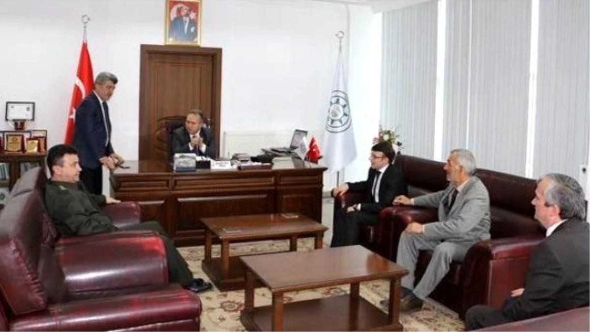 Vali Ali Fidan, Yığılca Belediye Başkanı Yiğit\'i Ziyaret Etti