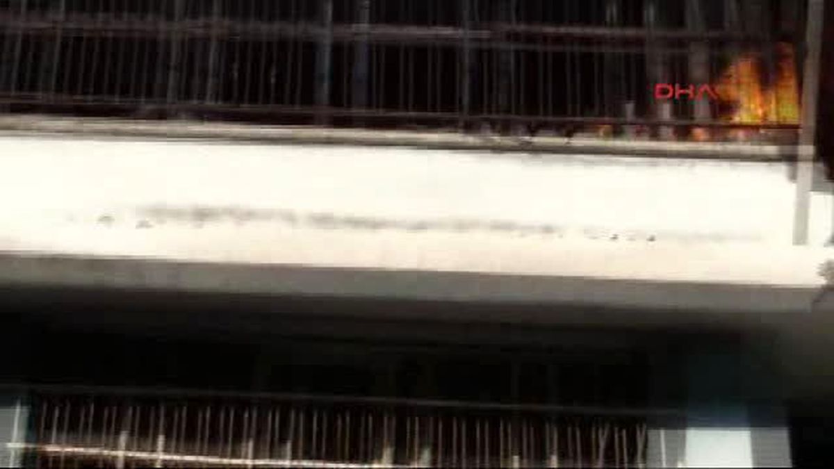 Adana Ayakkabı İmalathanesi Yandı