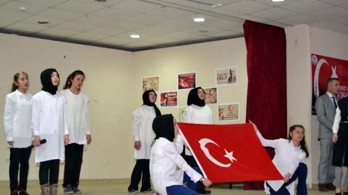 Alaçam\'da Mehmet Akif Anıldı