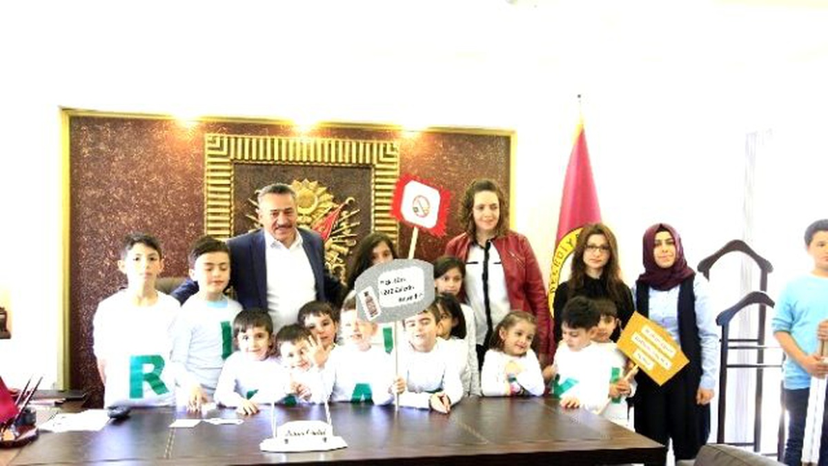 Anaokulu Öğrencilerinden Başkan Tutal\'a Ziyaret