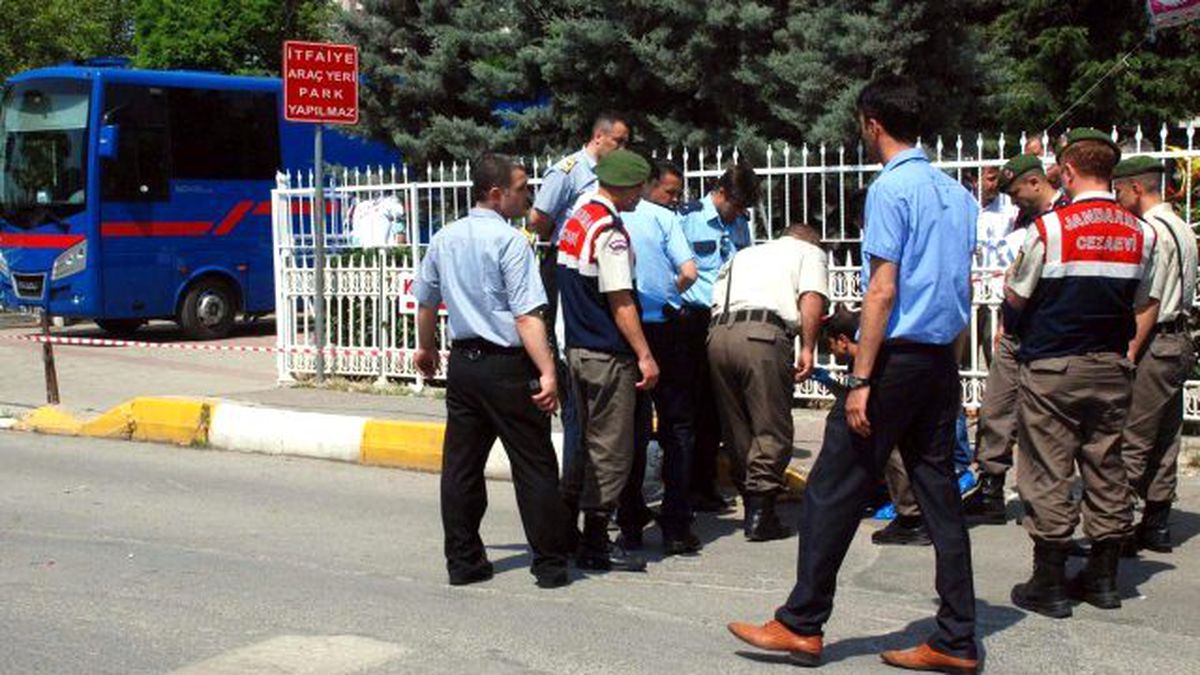 Hastaneye Jandarma Tarafından Getirilen Mahkum, Silahlı Kişi Tarafından Kaçırıldı (1)